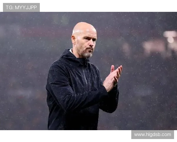 滕哈赫战术体系暴露防守转换弱点，近期比赛稳定性受考验