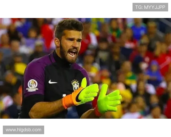 阿利松 vs 诺伊尔:传统门神与清道夫型门将的融合典范 阿利松 vs 诺伊尔:传统门神与清道夫型门将的融合典范