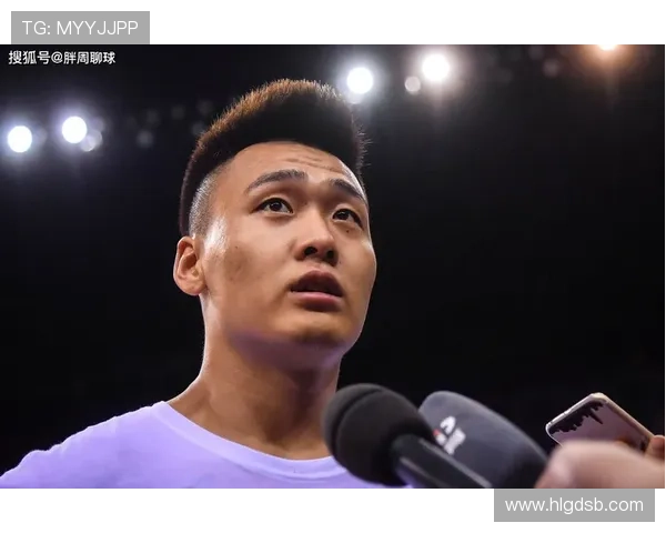 赵睿训练完直接拎着爱马仕去接娃，这反差谁懂啊