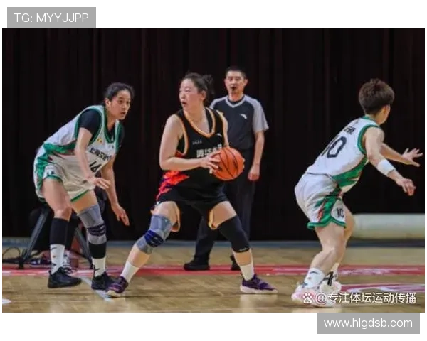 全面解析篮球二次起跳规则：合法动作与违例的界限。