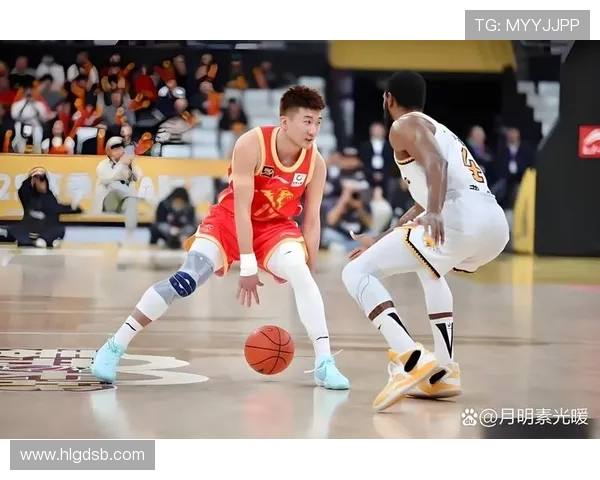 抢篮板犯规判定标准是什么？如何区分合理冲撞与犯规？